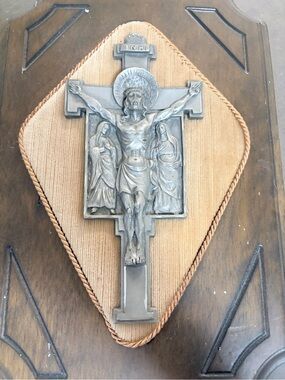 Rare vintage crucifix mount